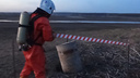 На берегу Берди нашли подозрительную бочку из украинской Винницы — на место вызвали специалистов радиационной защиты