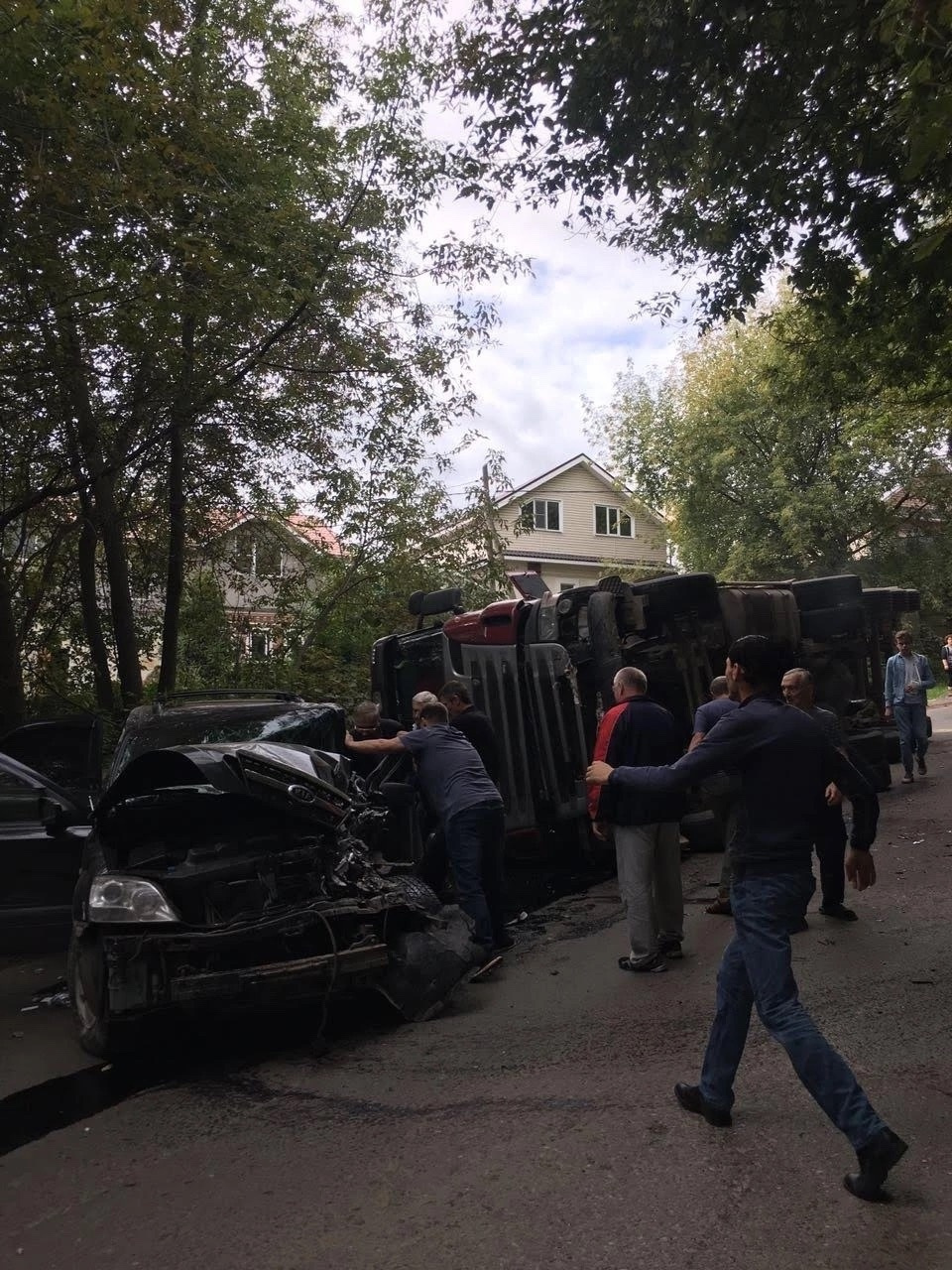 Мужчина собрал коллекцию фотографий аварий за пять лет Мужчина собрал коллекцию фотографий аварий за пять лет