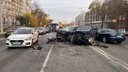 «От удара выбросило на встречку»: массовое ДТП произошло на улице Фабричной в Новосибирске — кадры с места аварии