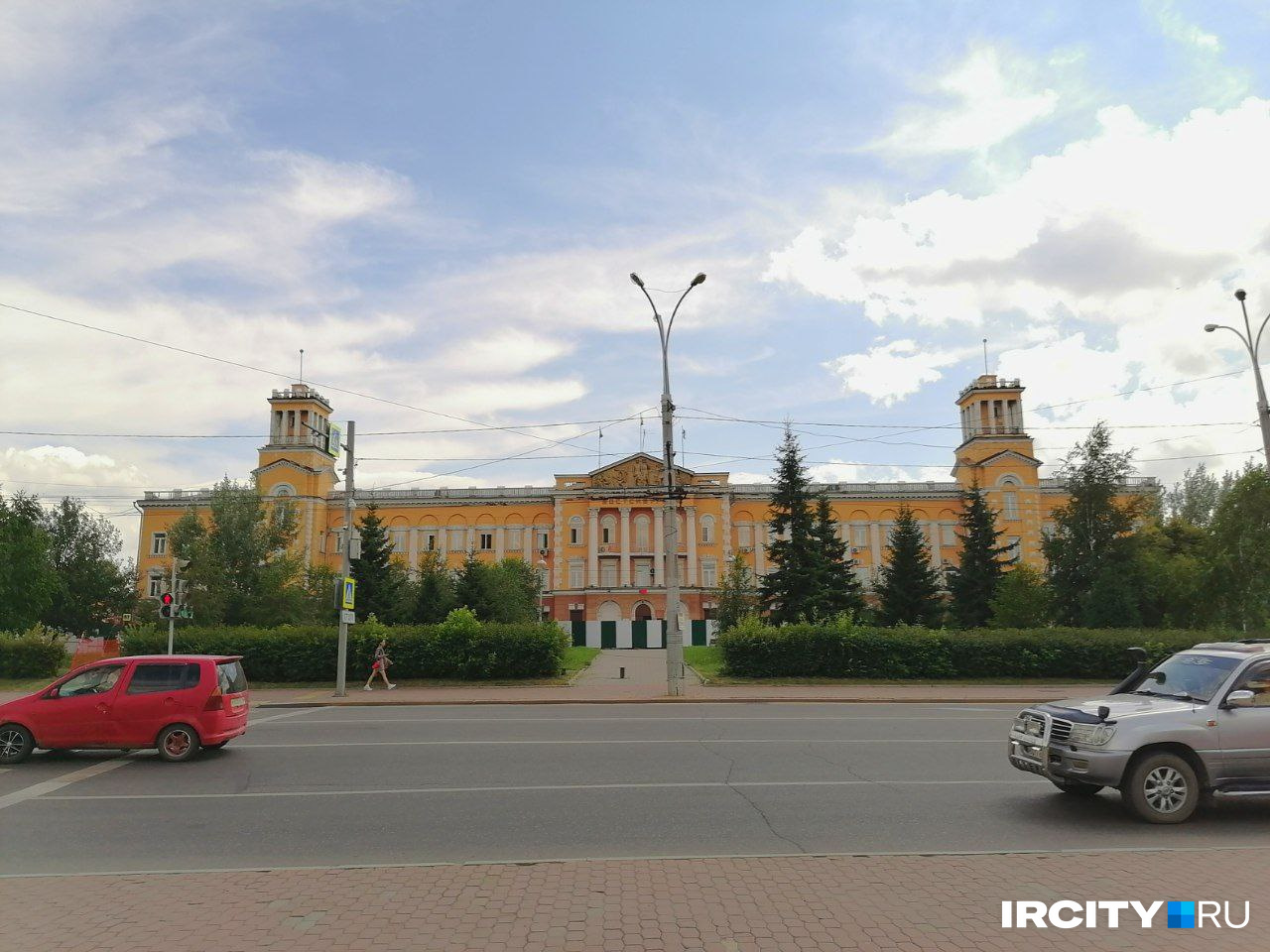Здание «Востсибугля», которое превратят в пятизвездочную четырехэтажную гостиницу Здание «Востсибугля», которое превратят в пятизвездочную четырехэтажную гостиницу