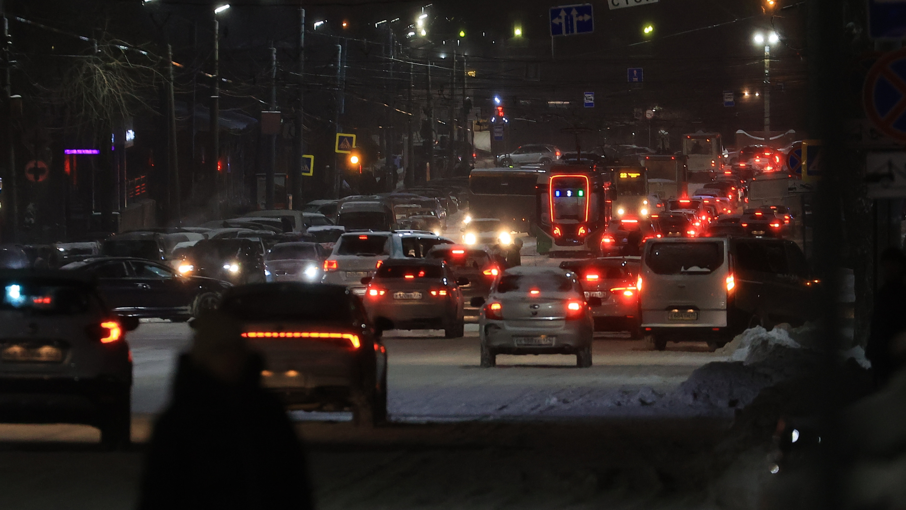 Задержанные рейсы, заторы на дорогах и переполненные травмпункты: как Южный Урал пережил ледяной дождь
