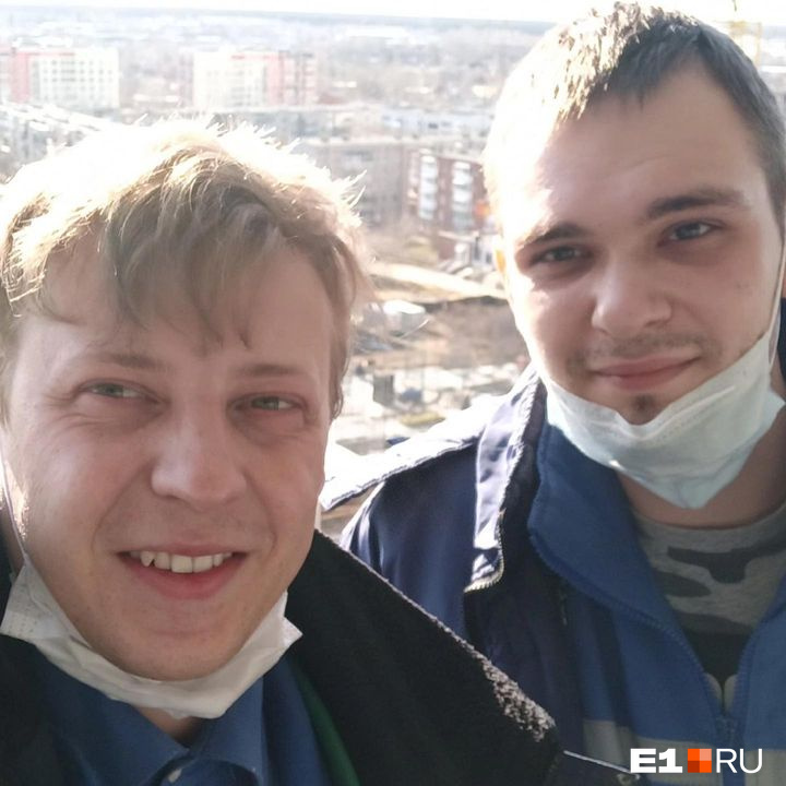 На фото сотрудник скорой помощи в Березовском Дмитрий Пермикин (слева) и убитый медбрат Степан Шабуров