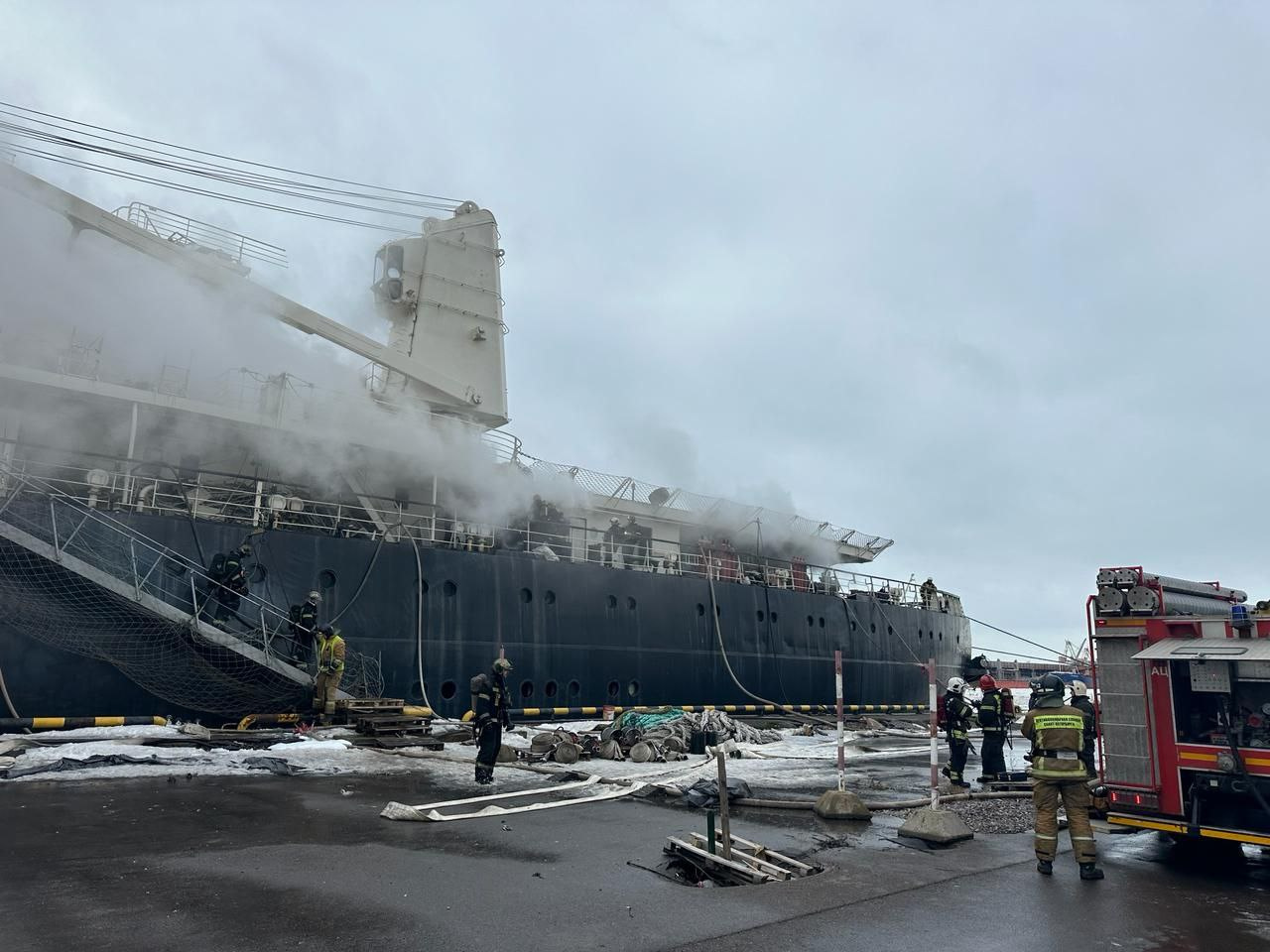 Подробности пожара на ледоколе «Ермак» в Морском порту Петербурга - 29  февраля 2024 - ФОНТАНКА.ру