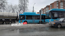 В Архангельске столкнулись автобус и грузовик с цистерной