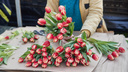 Цветочники из Новосибирска и Омска остались без партии тюльпанов и роз — их украли во время погрузки