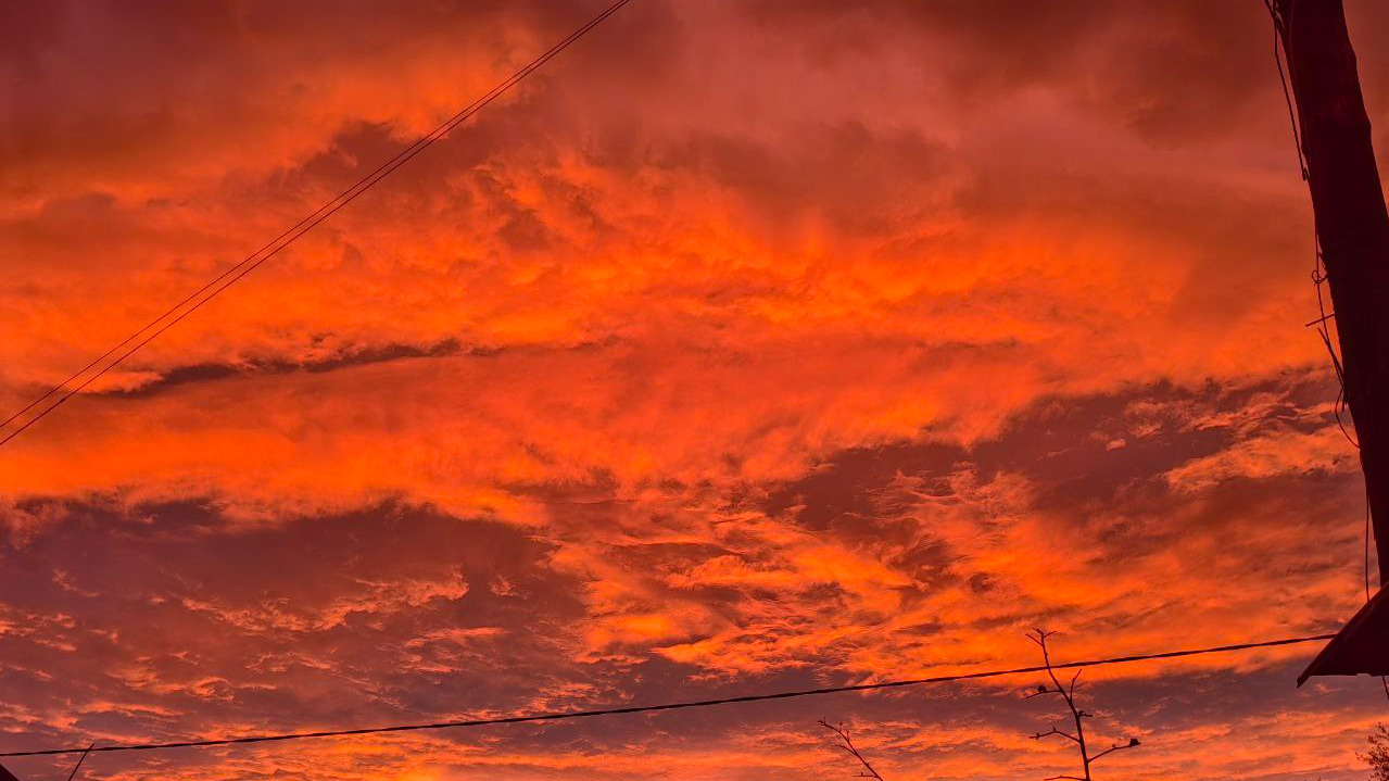 Это что-то невероятное! Необычайно красивый закат накрыл Читу — любуйтесь фото