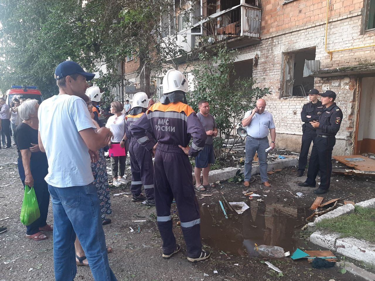 Полицейские взяли под охрану поврежденный взрывом дом в Канске, чтобы не допустить хищений имущества