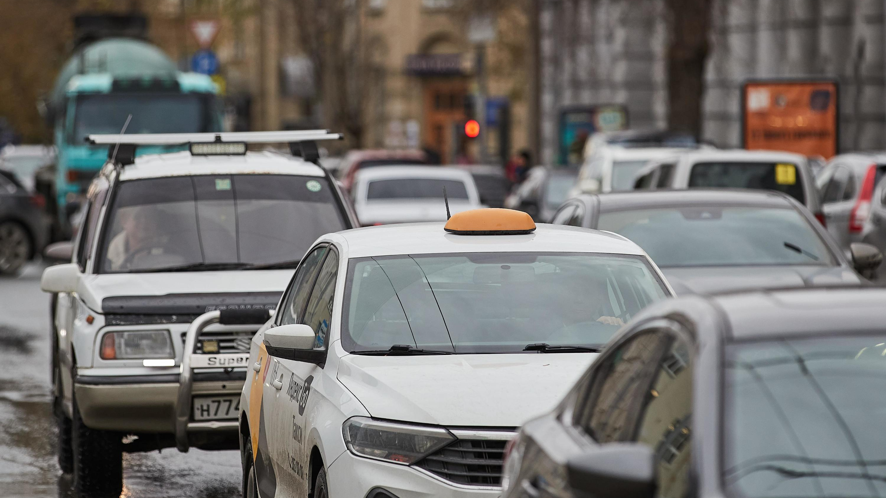 «Повышенный коэффициент для привлечения водителей»: когда в Кузбассе выгоднее заказывать такси на праздники