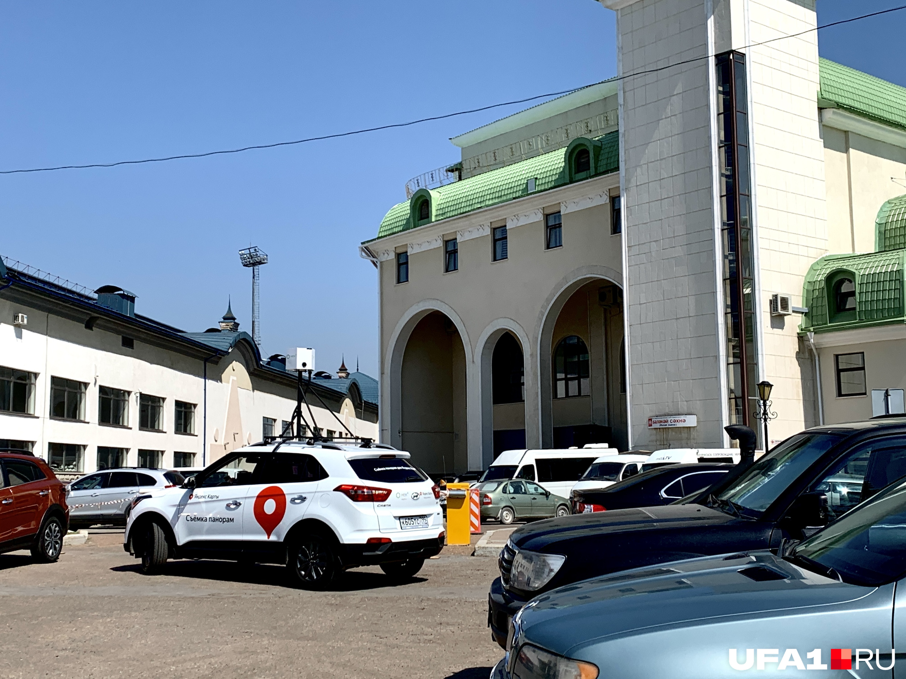 Панорамомобиль возле театра Гафури