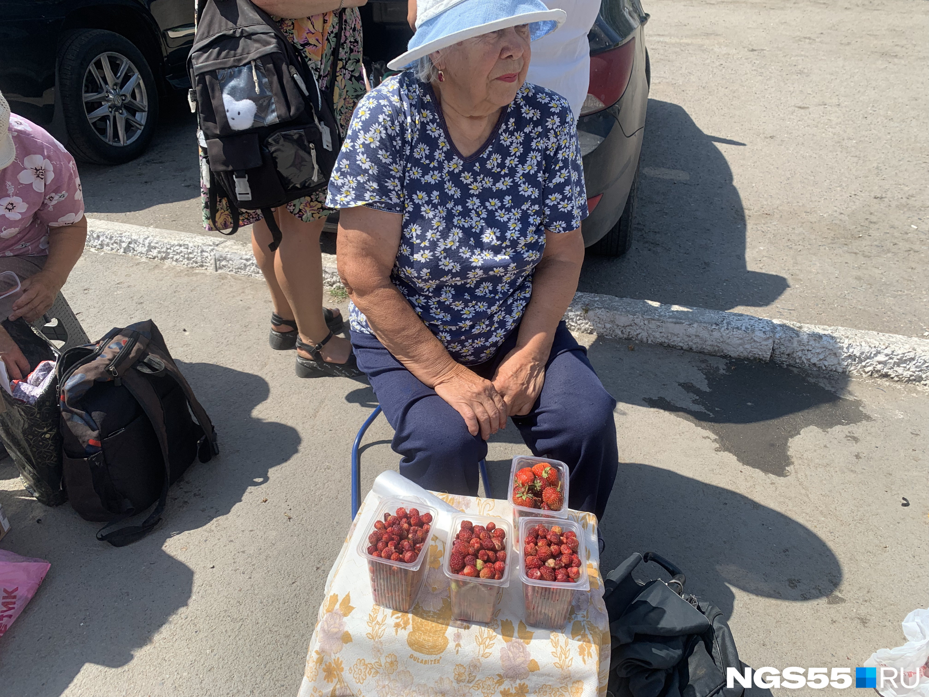 Пожилым людям такой досуг в радость — и деньги подзаработаешь, и с подругами повидаешься