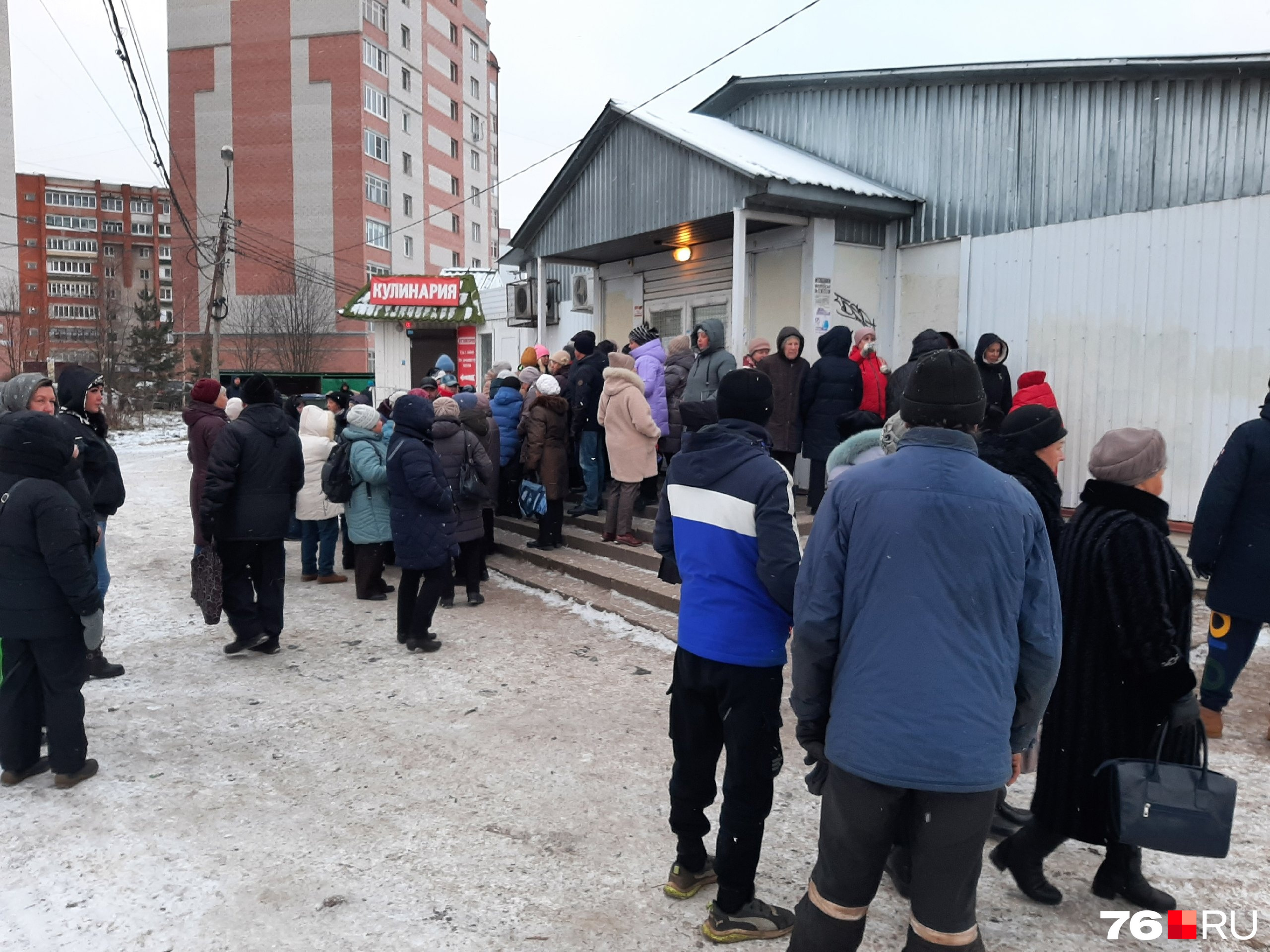 Кто дал право?»: ярославцы устроили митинг у закрытых дверей «Аквилона» |  22.11.2023 | Ярославль - БезФормата