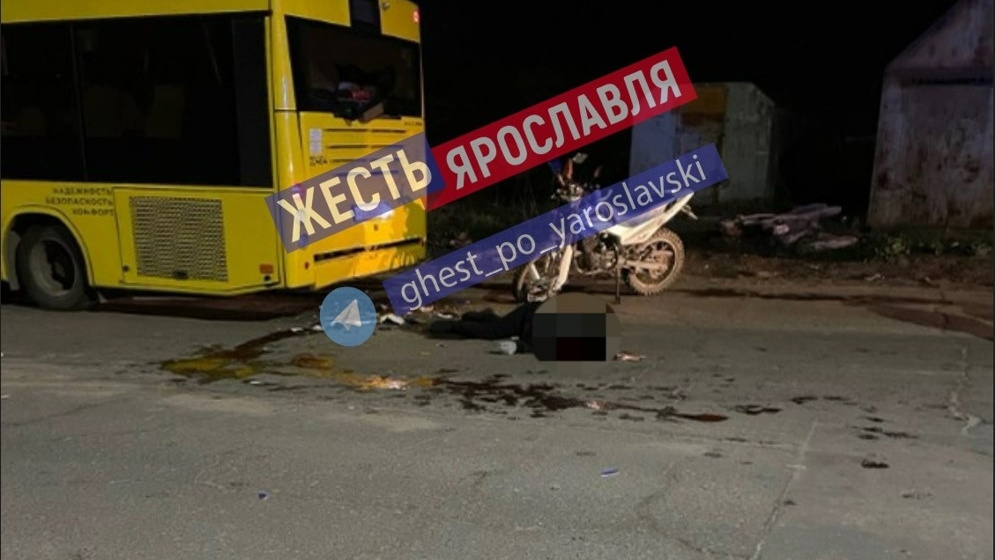 «Врезался на большой скорости»: в Ярославле в ДТП с автобусом и мотоциклом погиб пассажир