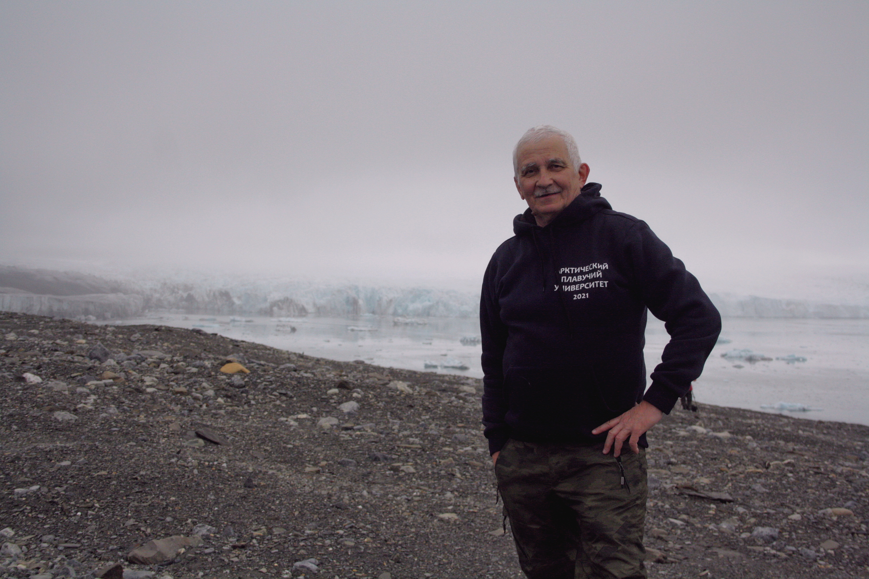 Сам Леонид Зубов, постоянный участник арктических экспедиций, уже семь лет каждое утро выпивает витамин D