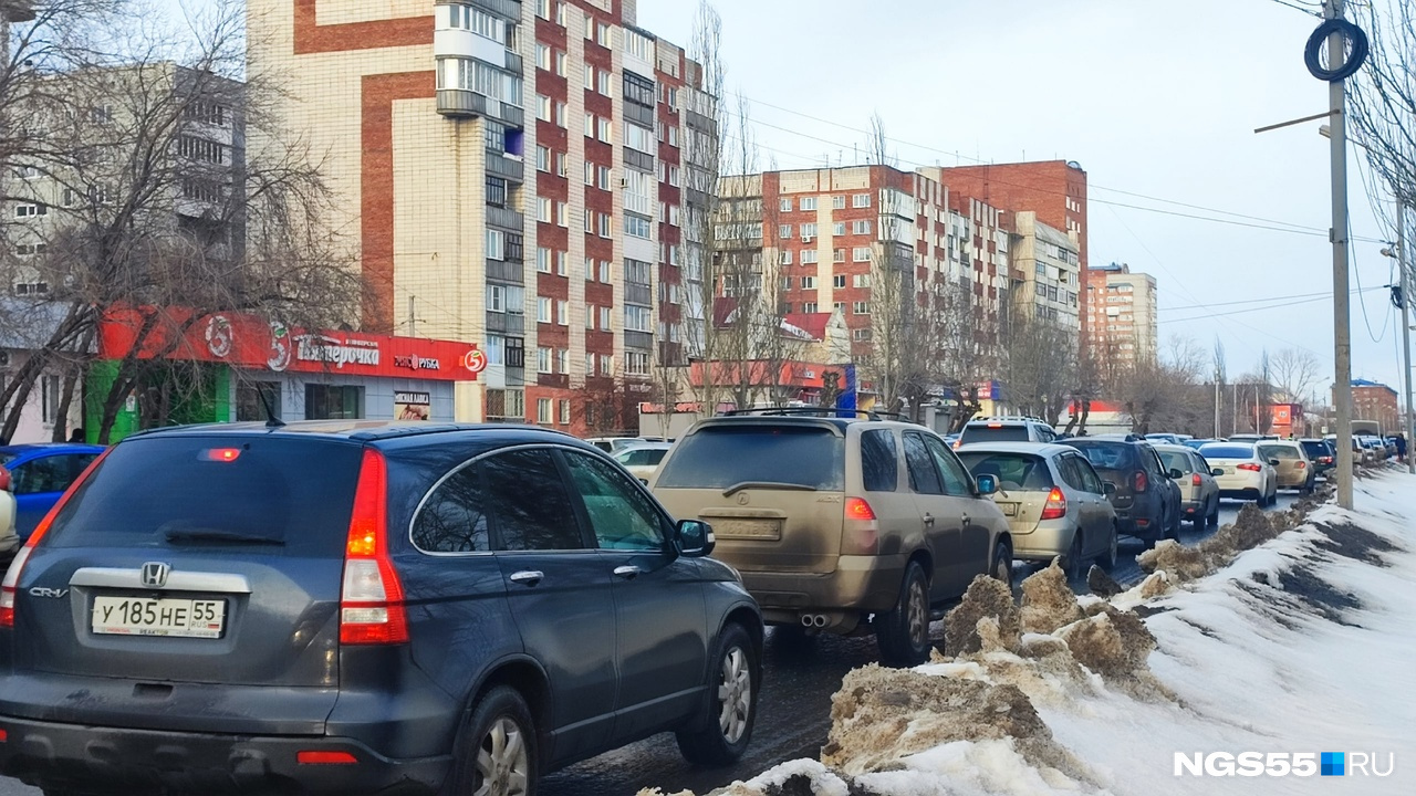 Омичи спешат занять места в зале Омичи спешат занять места в зале