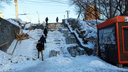 Мэрия Новосибирска расторгла договор с подрядчиком ремонта лестницы на Речном вокзале — работы так и не сделали