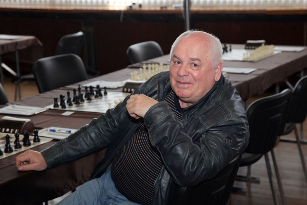 «Сгорел за очень короткое время». В Екатеринбурге умер легендарный свердловский шахматист и тренер