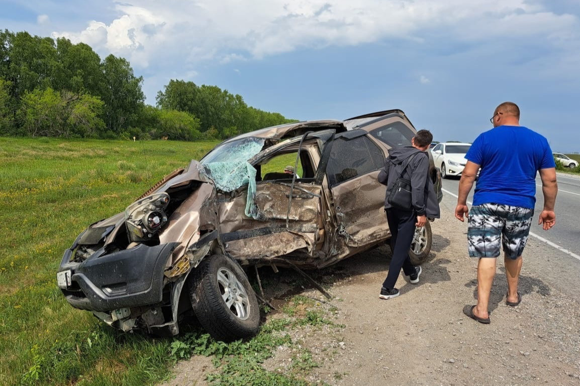 Тягач столкнулся с Honda на Ордынской трассе — видео жесткой аварии