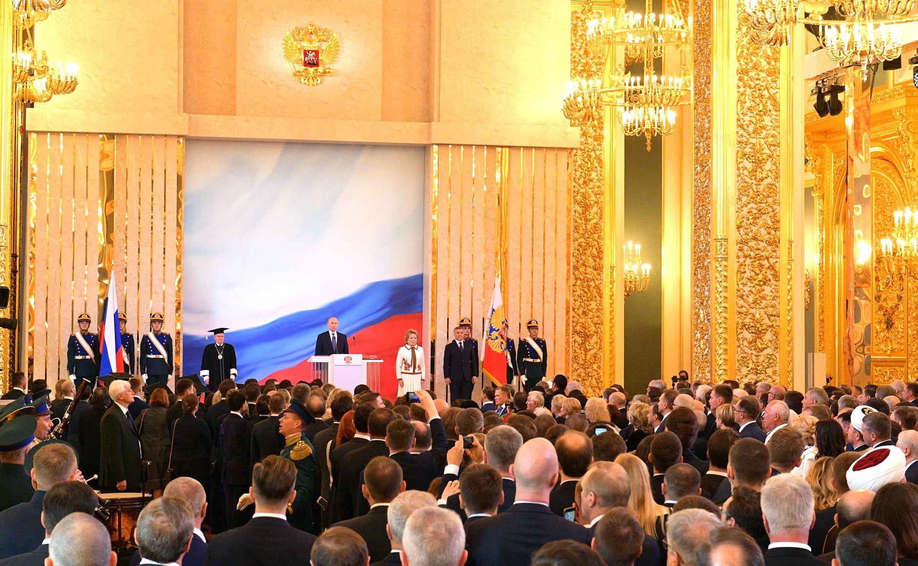 В Кремле ответили на вопрос об инаугурации Путина: главные новости за 17 апреля