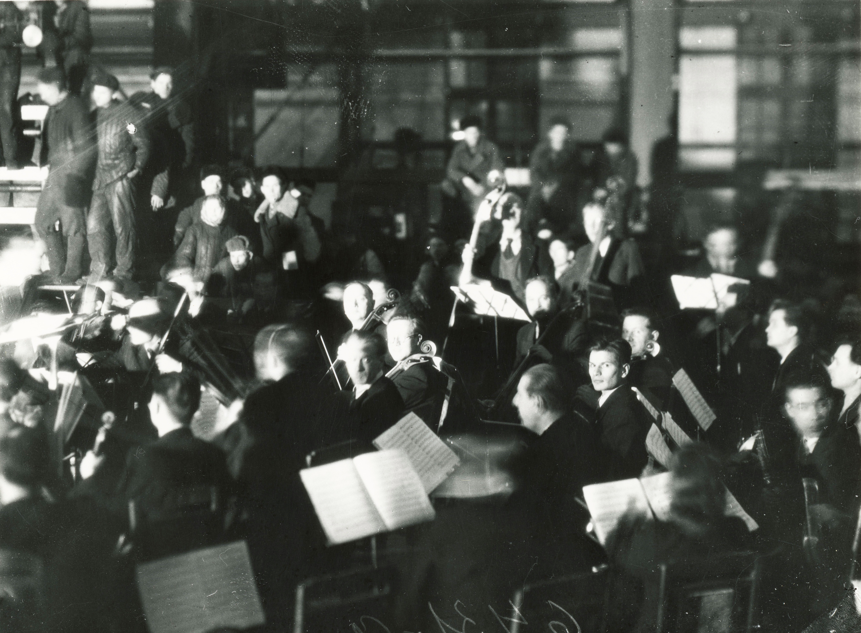 Концерт в цехе <nobr class="_">№ 5</nobr> завода УЭТМ, 6 ноября 1952 года
