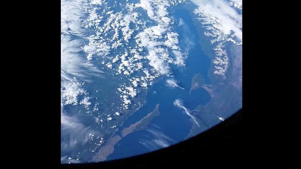 «Охренеть какой большой!» Космонавт Олег Артемьев показал, как выглядит Байкал из космоса