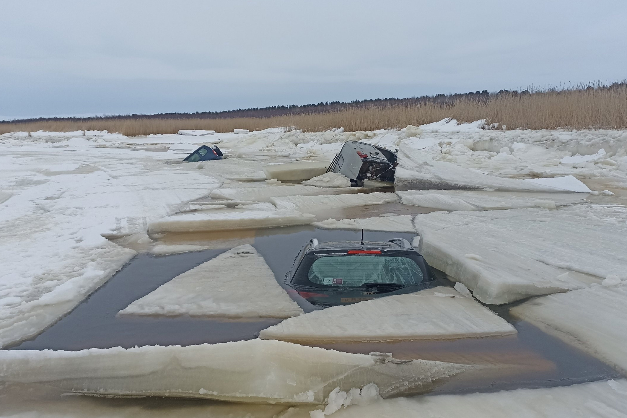 В Северодвинске под лед провалились три автомобиля - 13 января 2024 - 29.ru