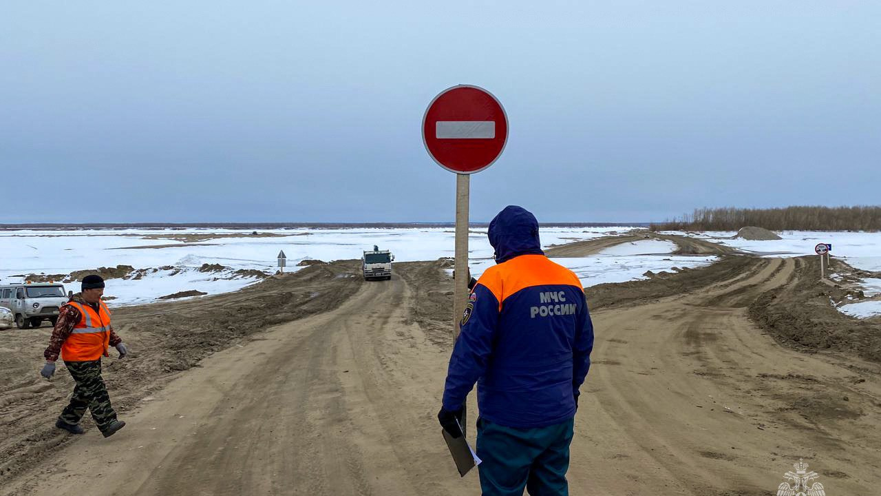 В Якутии закрыли еще одну ледовую переправу