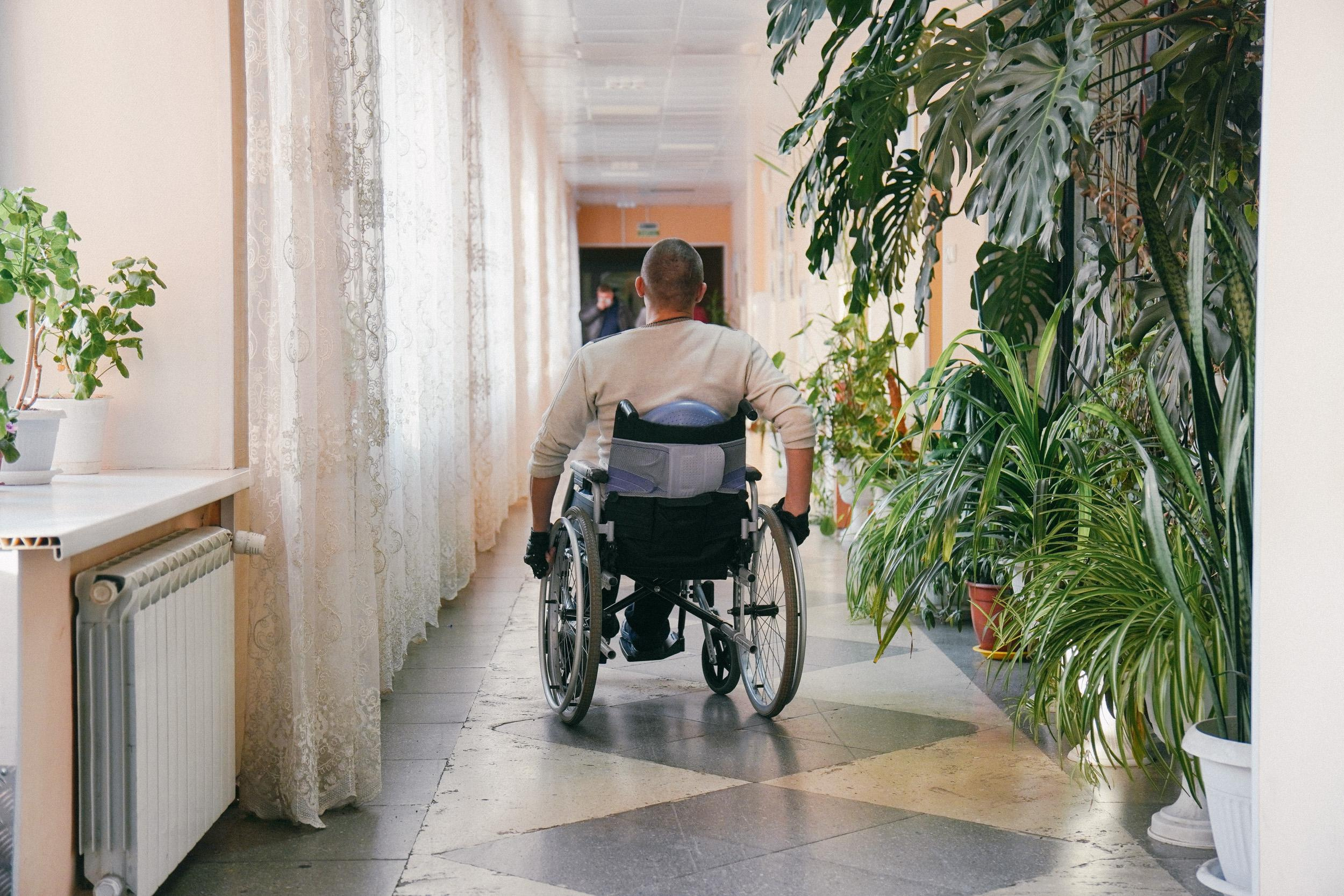 В пансионат могут попасть не только старики, но и люди, которые оказались инвалидами