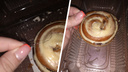 Сибирячка нашла металлическую проволоку в булочке из «Кузины» — почему такое могло произойти