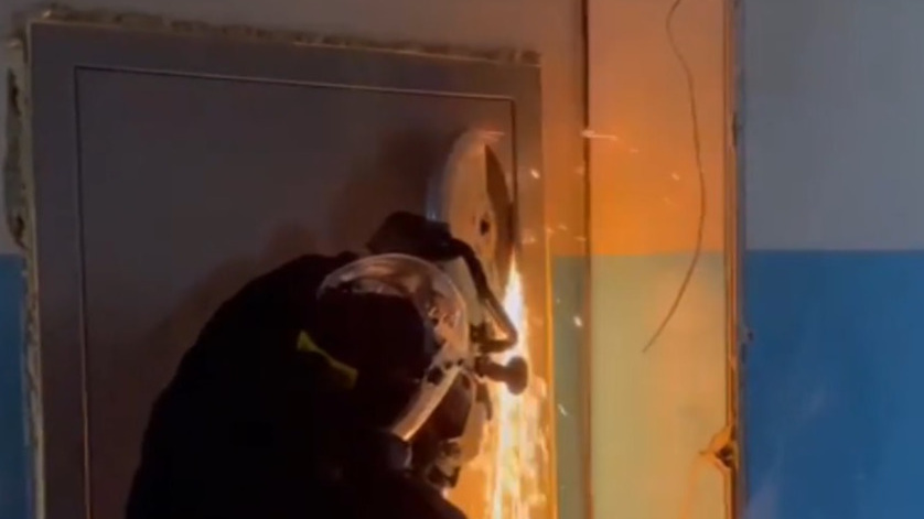 В дома троих новосибирцев вломились полицейские и ОМОН — видео с обысков