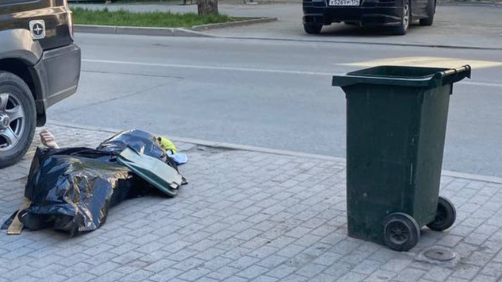 В Екатеринбурге <nobr class="_">39-летнего</nobr> мужчину нашли мертвым в машине