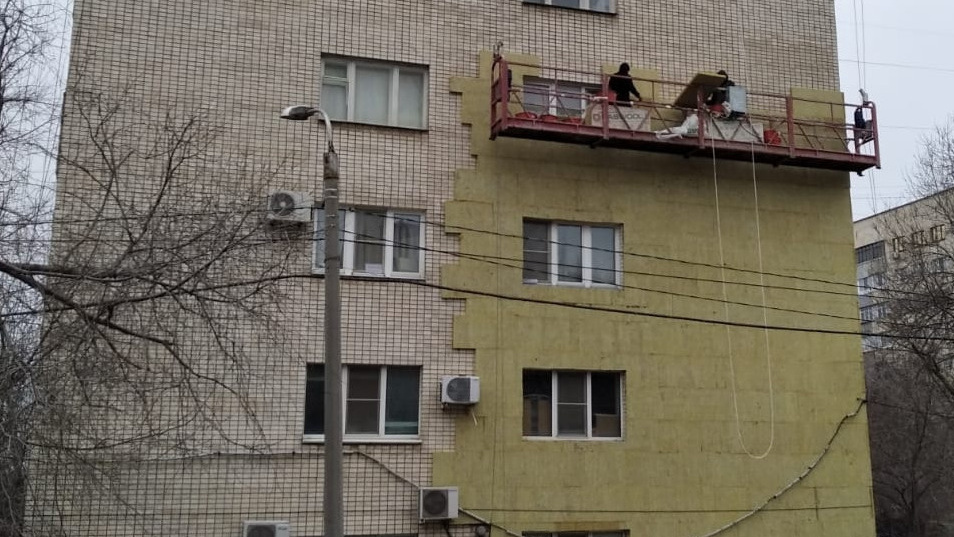 «Просим не разрушать — а они по-русски не понимают»: в центре Волгограда требуют прекратить капремонт домов