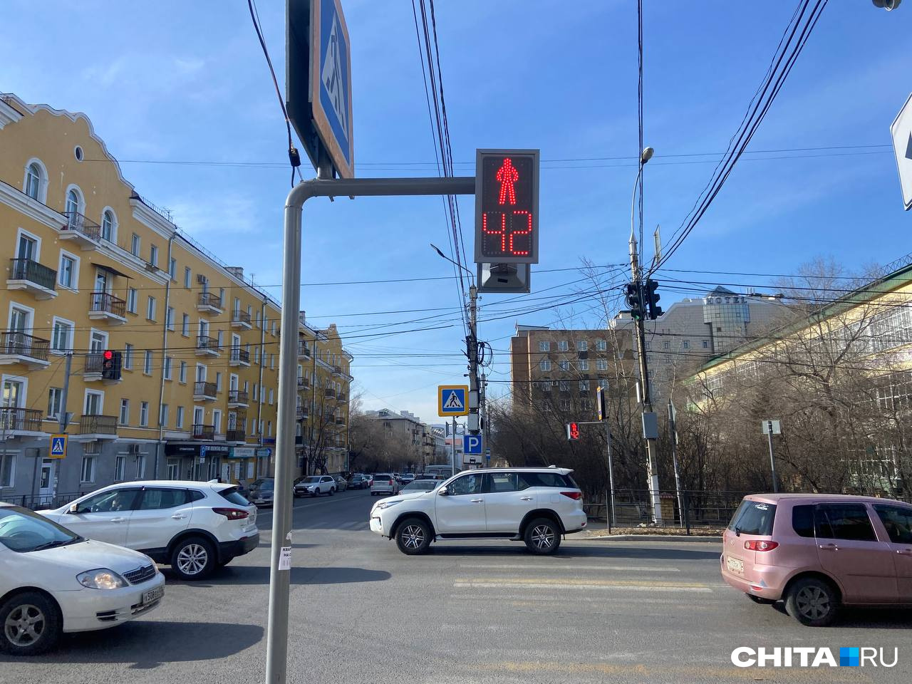 Один из четырех светофоров для пешеходов не установили на перекрестке в Чите