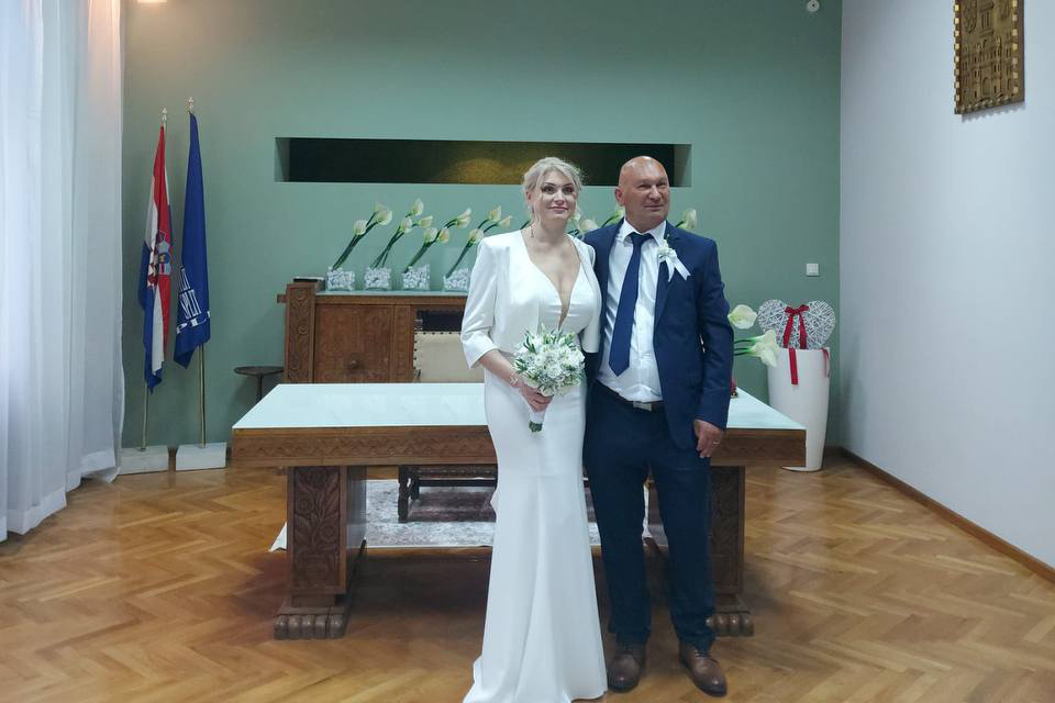 Алина и Желько из Хорватии на официальной церемонии по случаю бракосочетания. Историю молодоженов читайте в следующем материале Алина и Желько из Хорватии на официальной церемонии по случаю бракосочетания. Историю молодоженов читайте в следующем материале