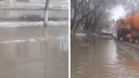 По дороге вплавь: в Самаре полностью затопило тротуар на Фасадной