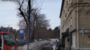 Поликлиника в центре Челябинска осталась без света из-за схода снега с крыши