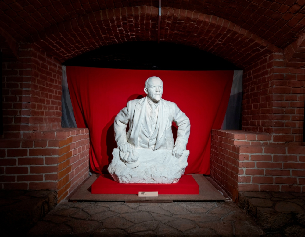 «Лениниана» в Музее истории религии: агитационная кастрюля, советские пластинки и мифы о Ленине