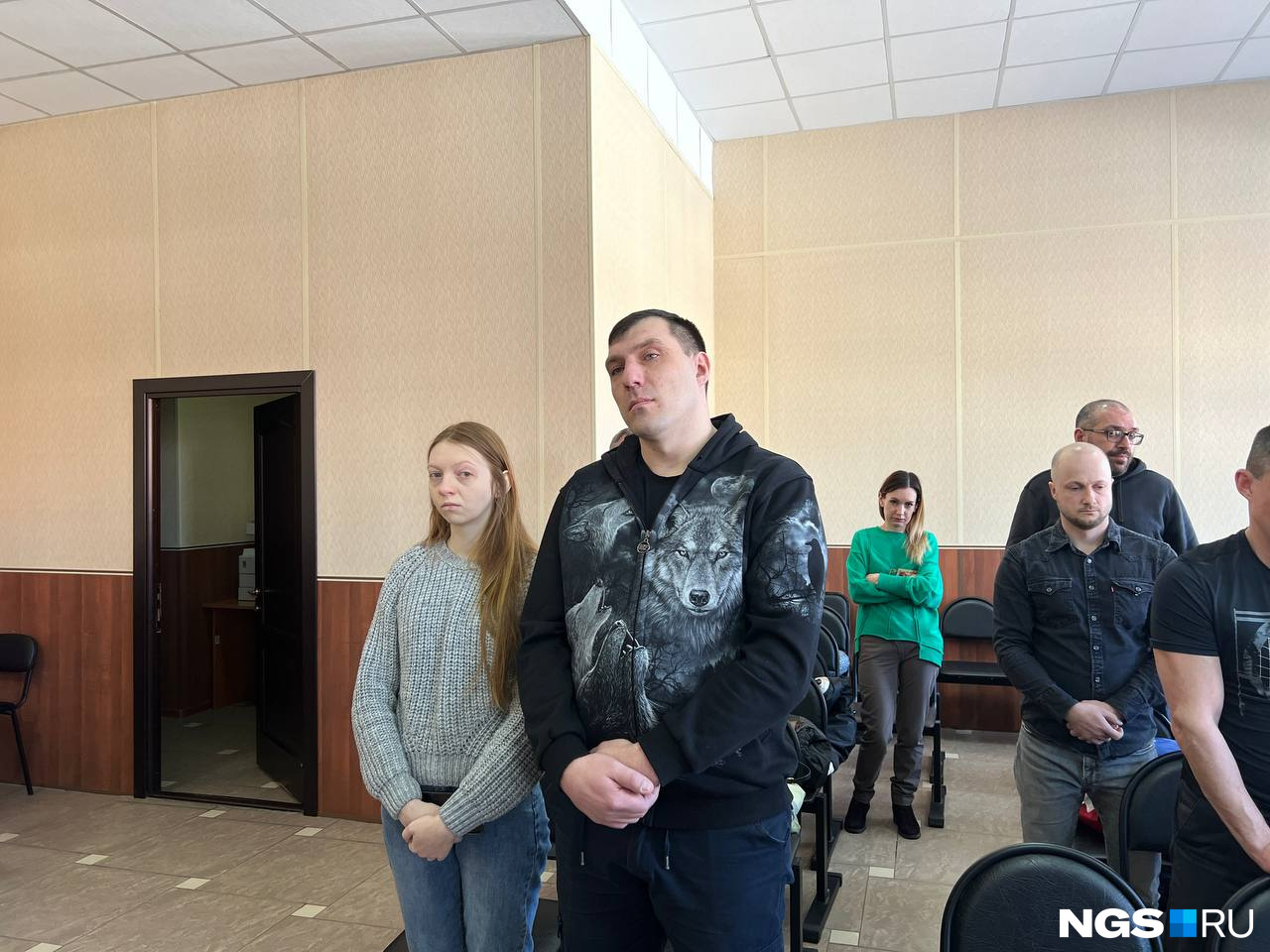 Алексей Мельников (на переднем плане) в ожидании приговора
