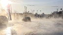 «Машины словно плывут»: улица на Северо-Западе ушла под воду из-за коммунальной аварии