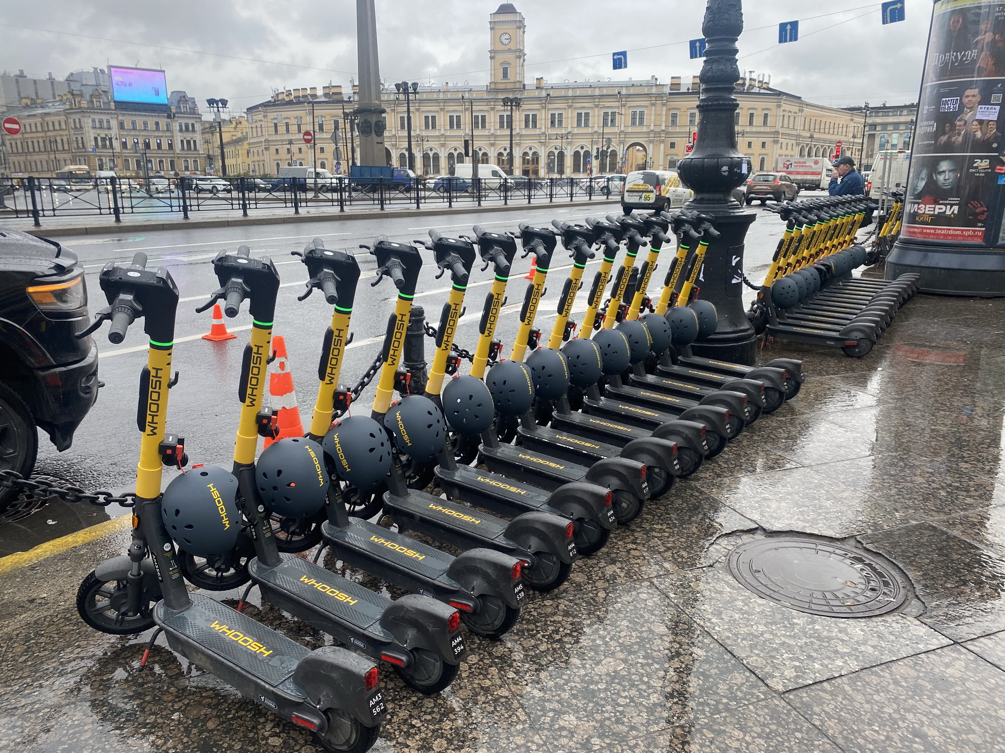 В Петербурге появились первые электросамокаты со шлемами - 4 октября 2023 -  ФОНТАНКА.ру