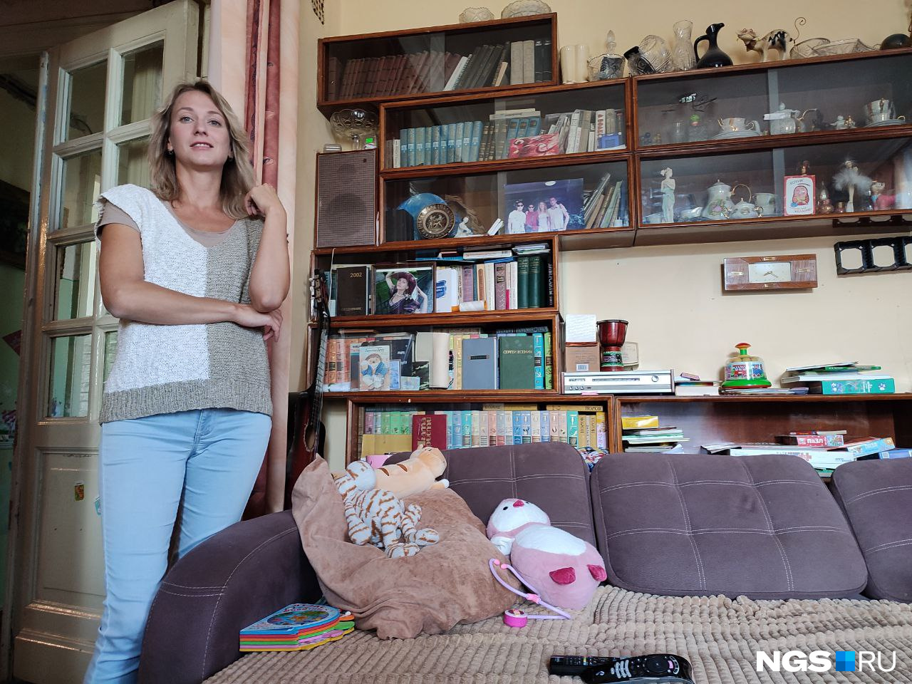 Юлия Бердышева живет в «профессорском доме» с самого детства и однажды пережила обвалившийся в комнате потолок