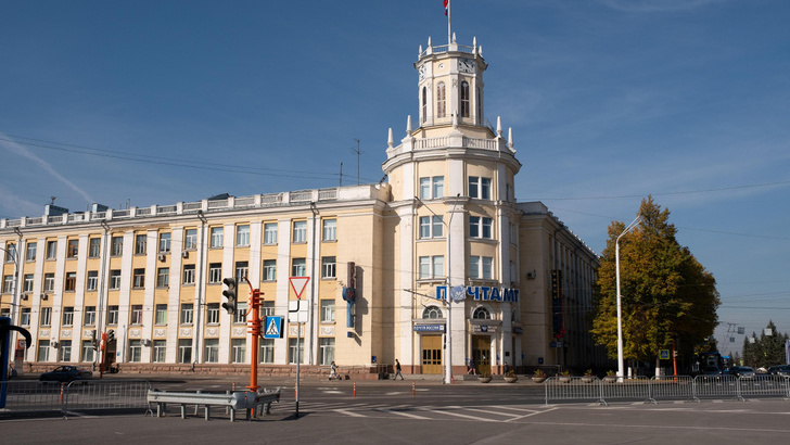 Кемеровский главпочтамт попал в список самых красивых почтовых отделений России — рассказываем его историю