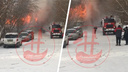 Внутри газовые баллоны: дом с горящей крышей тушат в Новосибирске — возгорание попало на видео