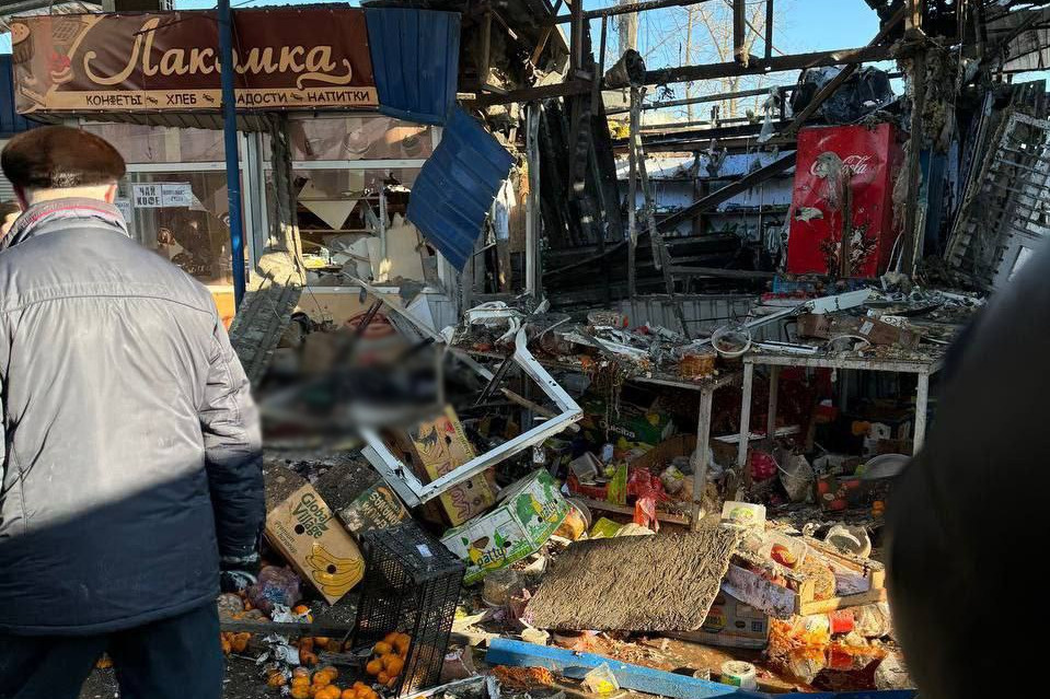Фото с обстрелянного рынка в Донецке