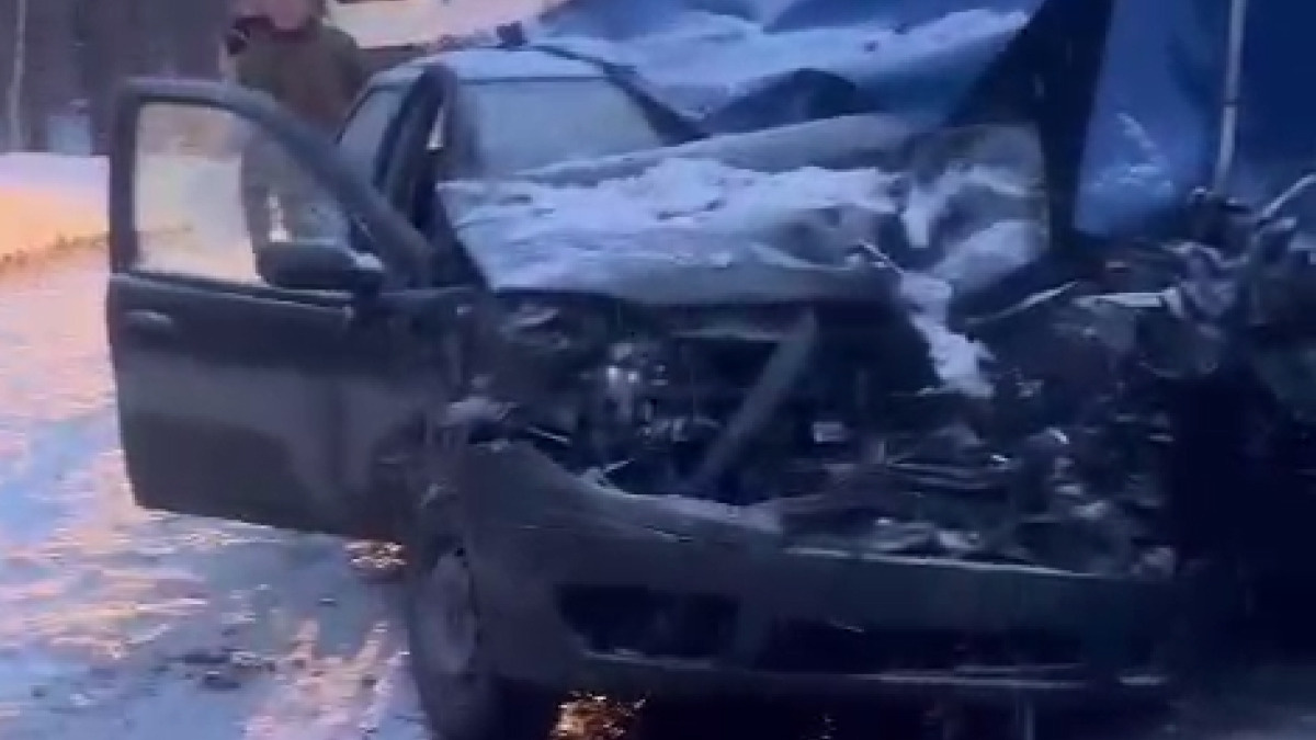 Жуткий гололед, повсюду разбитые машины: очевидец показал коллапс на уральской трассе