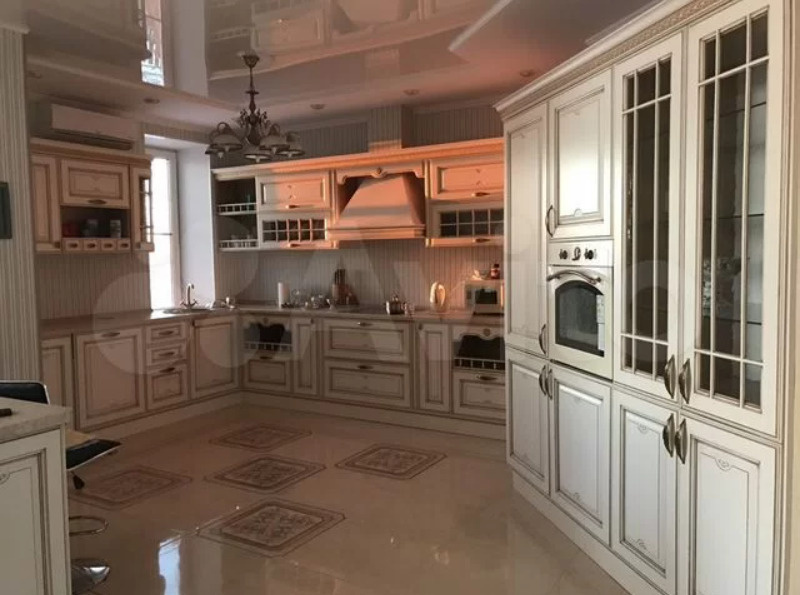 Кухня здесь очень просторная