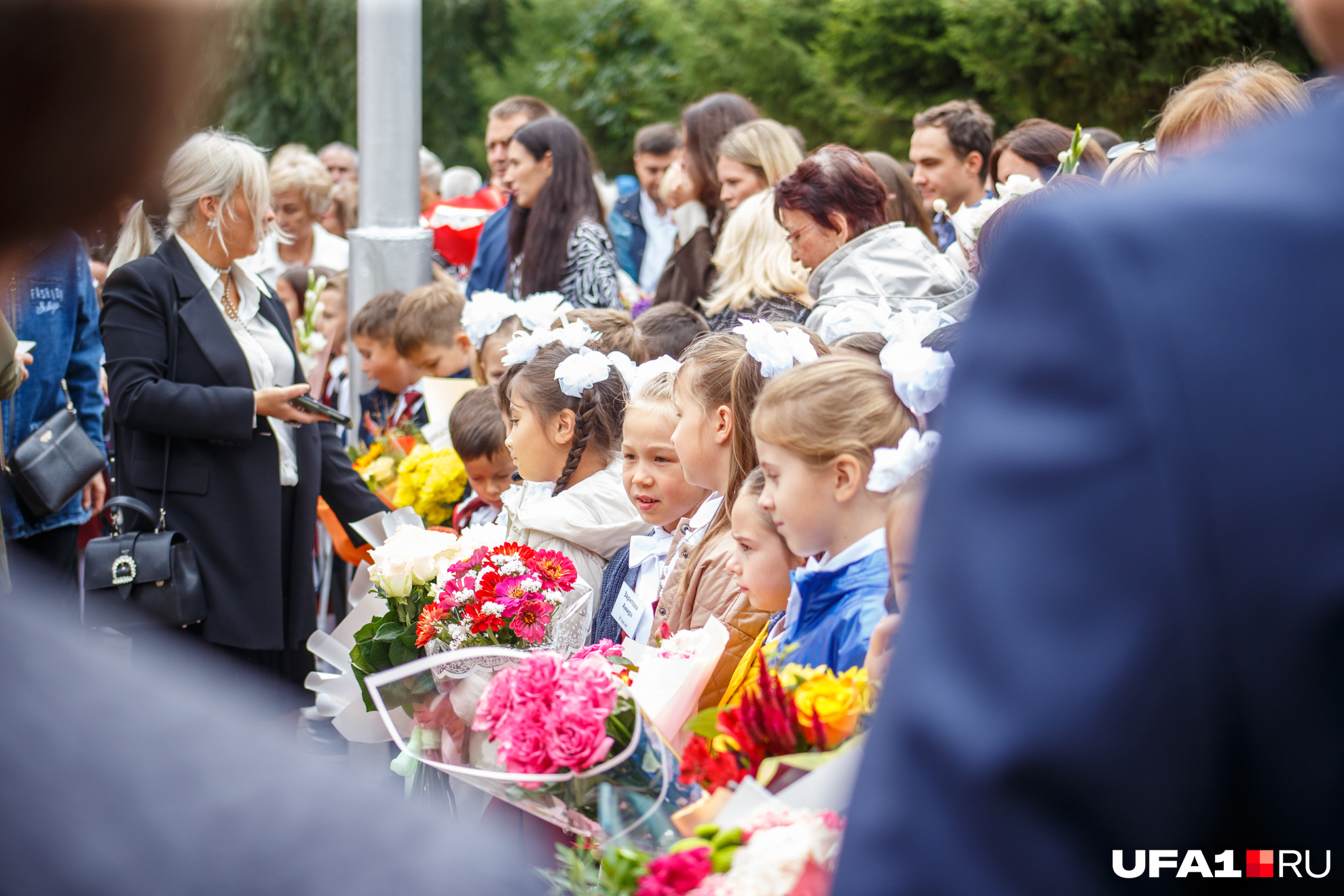 день знаний в 2023 году. фото первоклассников. день знаний в 2023 году. линейка 1 сентября. 1 сентября верхнеуслонская гимназия.