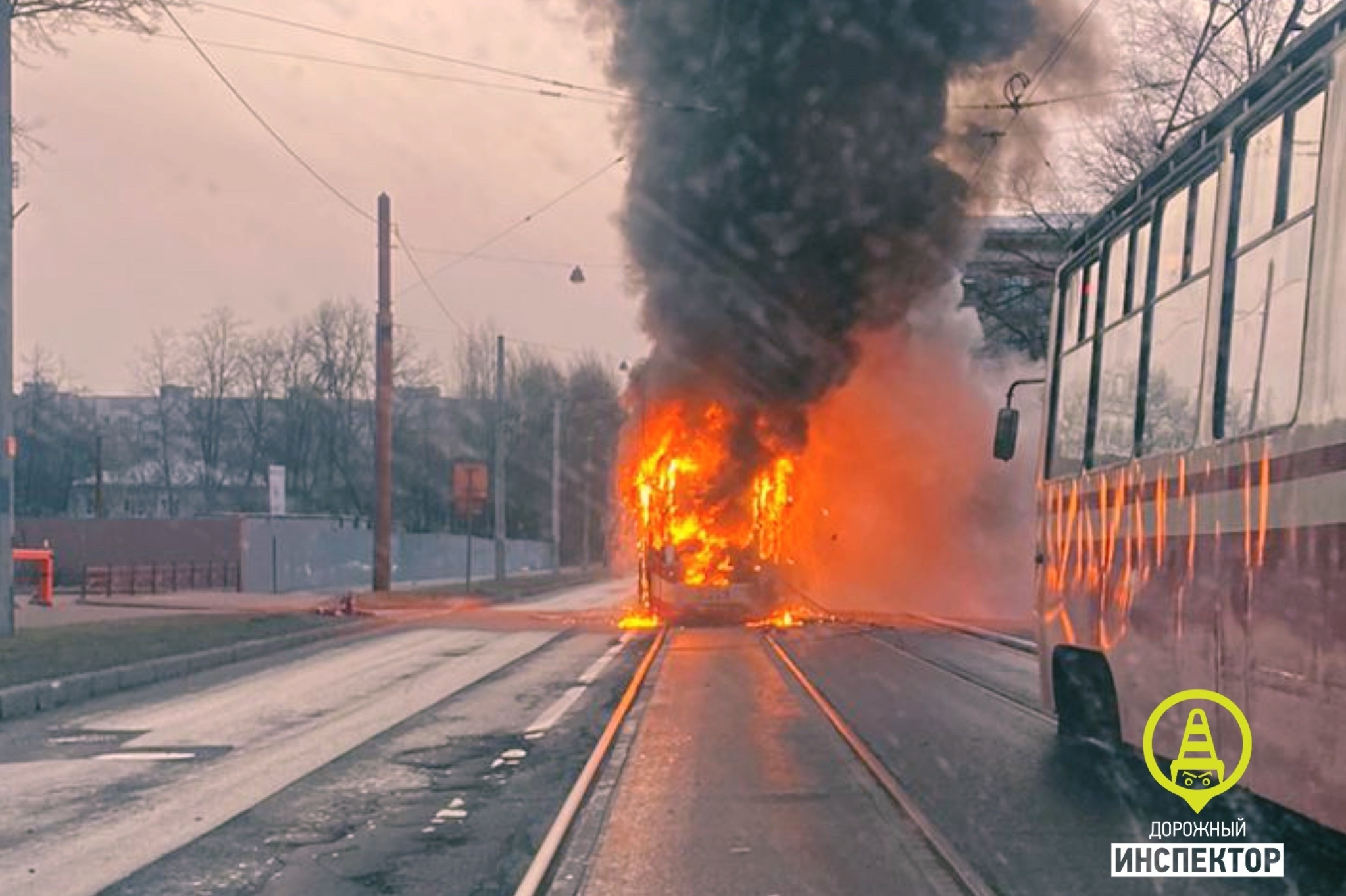 Трамвай-факел. Подробности, фото и видео пожара на Савушкина