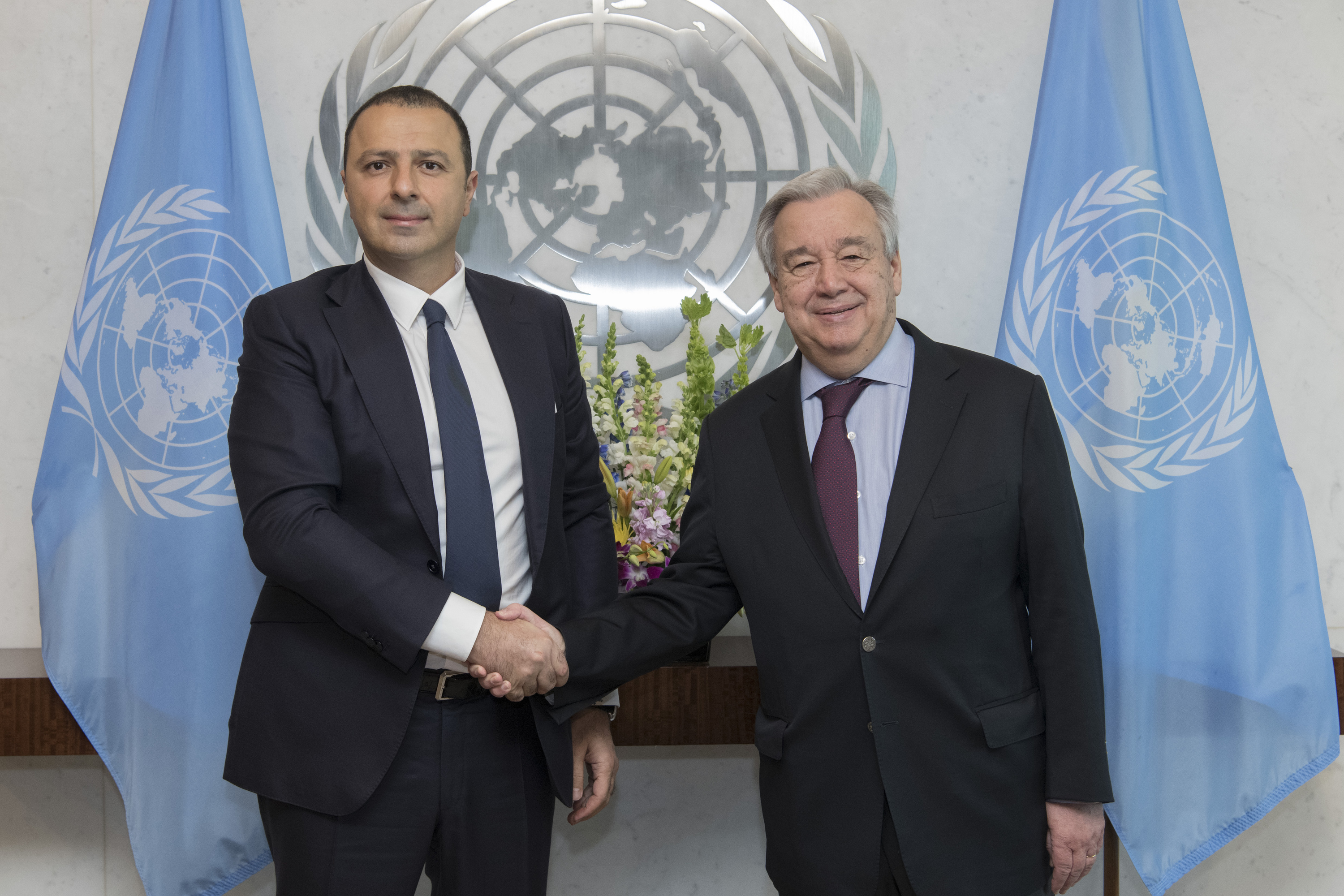 Акиф Гилалов (слева) и генеральный секретарь ООН Антониу Гутерриш