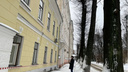Медики рассказали о состоянии девочки, на которую рухнул снег с крыши ЯГПУ в центре Ярославля