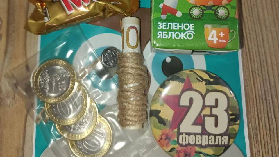 «Можно спокойно рассчитываться»: детям в красноярском садике подарили по 140 рублей в честь 23 февраля и по прянику